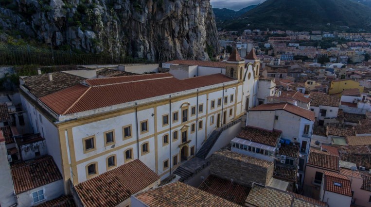 Vista aerea della sede nel centro di Cefalù degli uffici di Co-Working